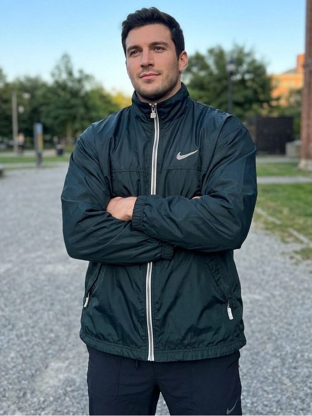 Vintage Nike Men's Black Windbreaker Jacket with Full Zip